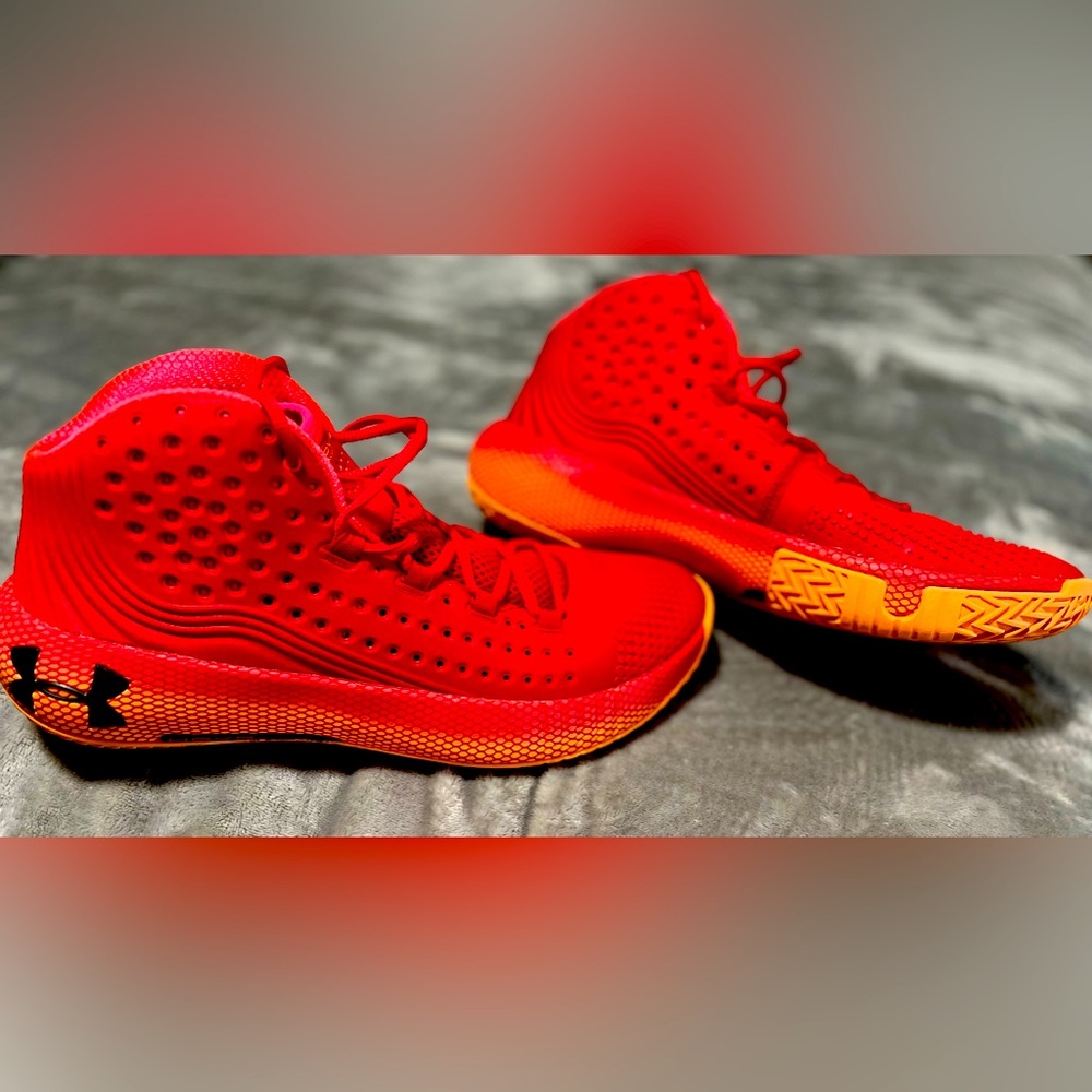 Under Armour Size (12) U.S.A.